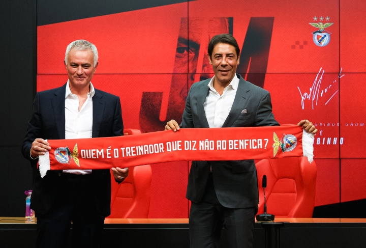 前英超球员：穆里尼奥总是这样 他上任→ 与媒体和董事长闹翻→ 收取解约费