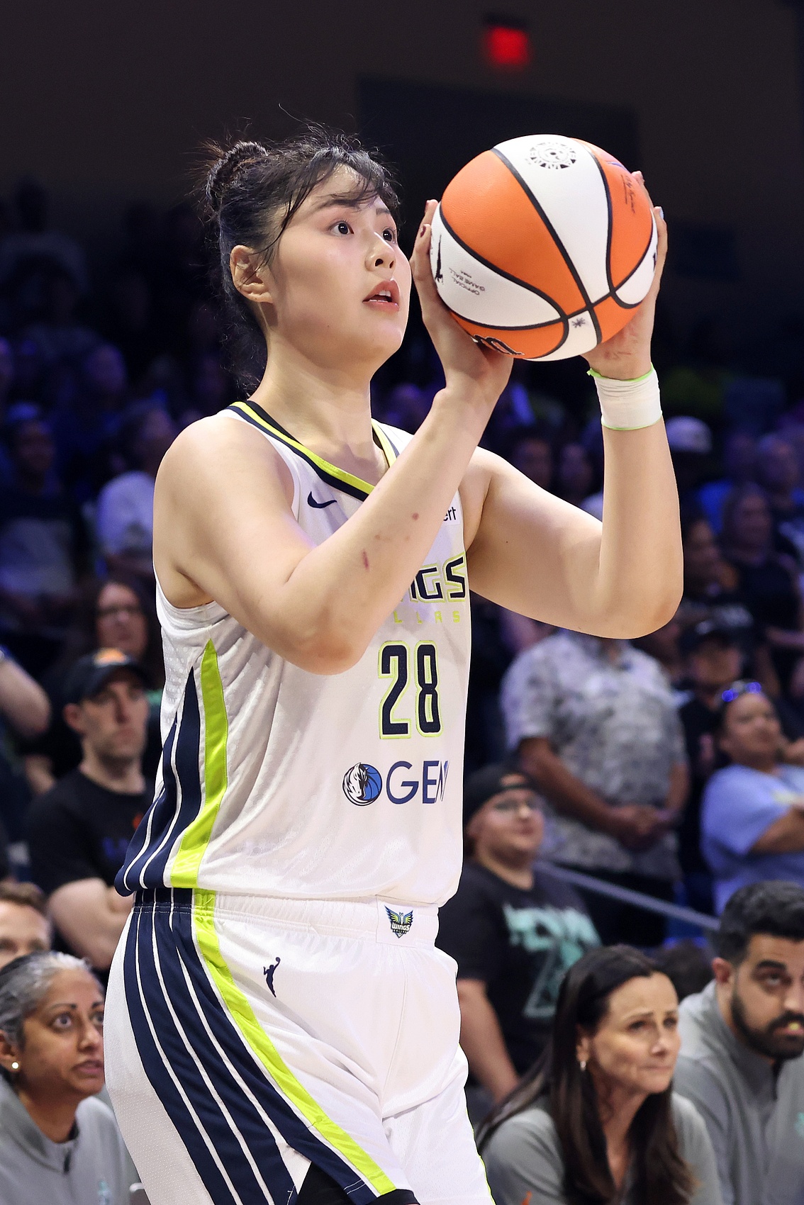 里程碑之夜！李月汝成为中国女篮历史上第三位在WNBA单场得分超过20分的球员