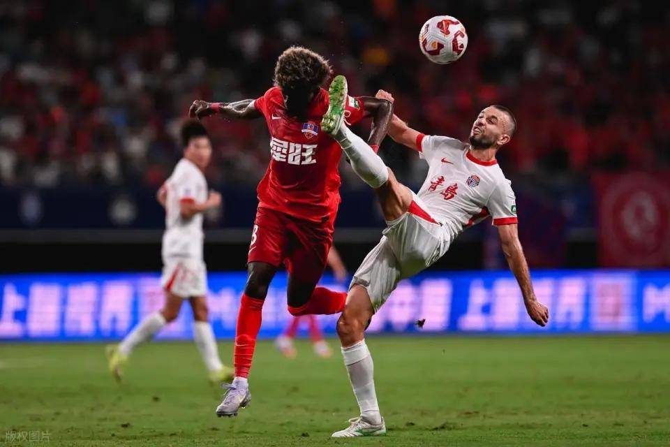 青岛海牛基本锁定保级名额 大好的局面就这样被浪费了 李霄鹏距离下课已经不远了