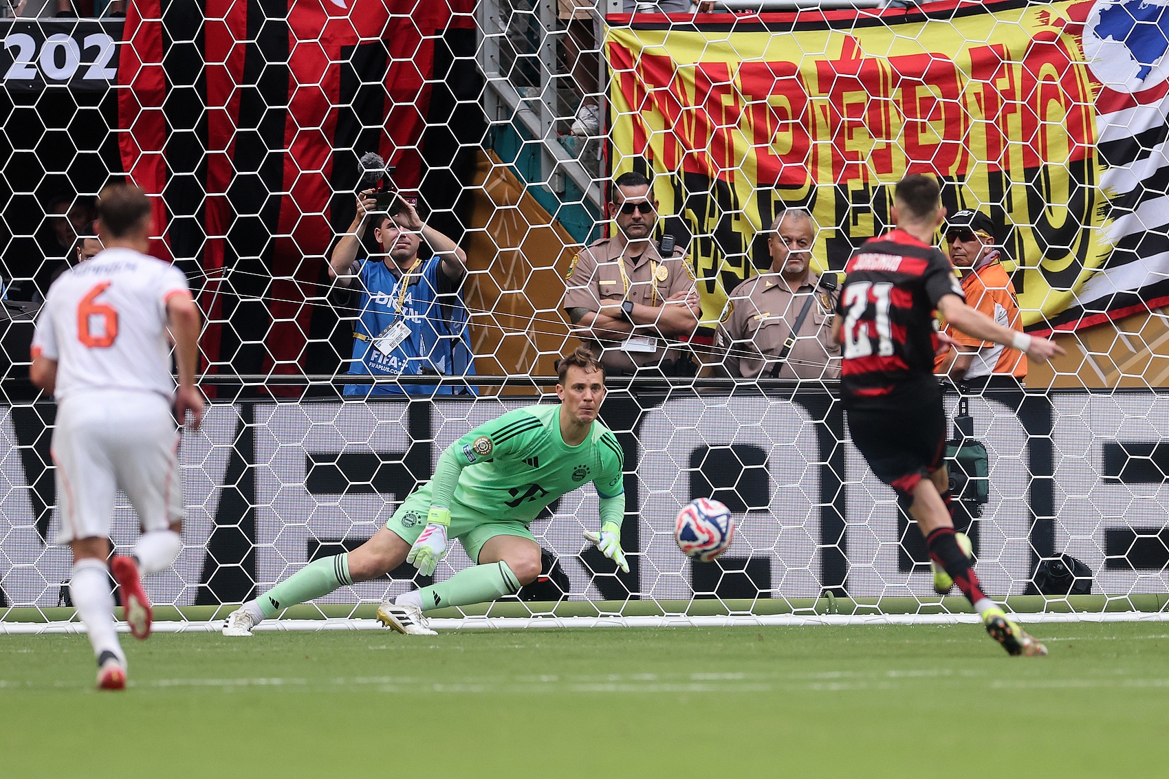 大变化！ IFAB正在考虑修改点球规则：如果点球被扑出 将被视为死球 进攻方无法进行后续射门！