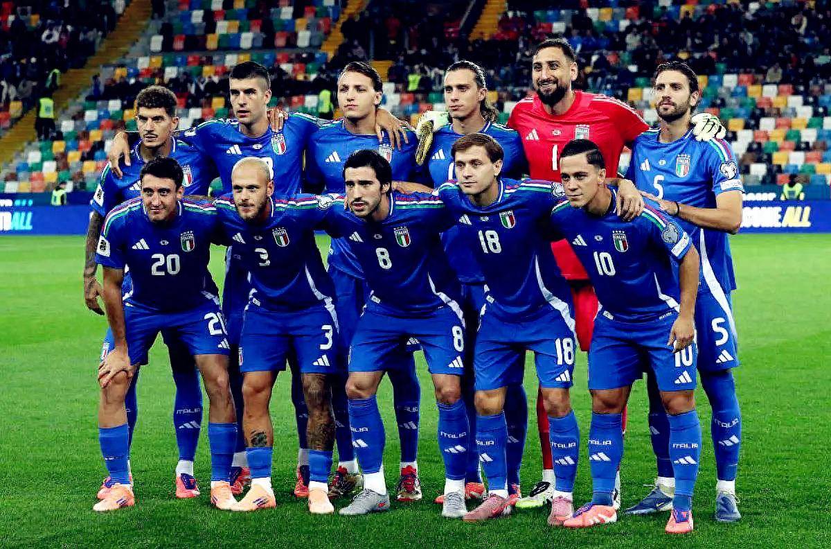 从16 个中选择4 个！意大利不用担心 他们这次一定会参加世界杯的！