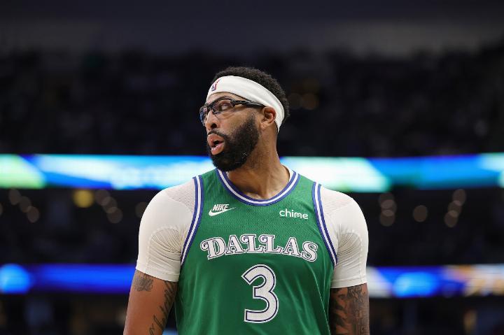 3年还剩1.7537亿~名记记者：如果浓眉被交易 预计他和球队会提前寻求续约