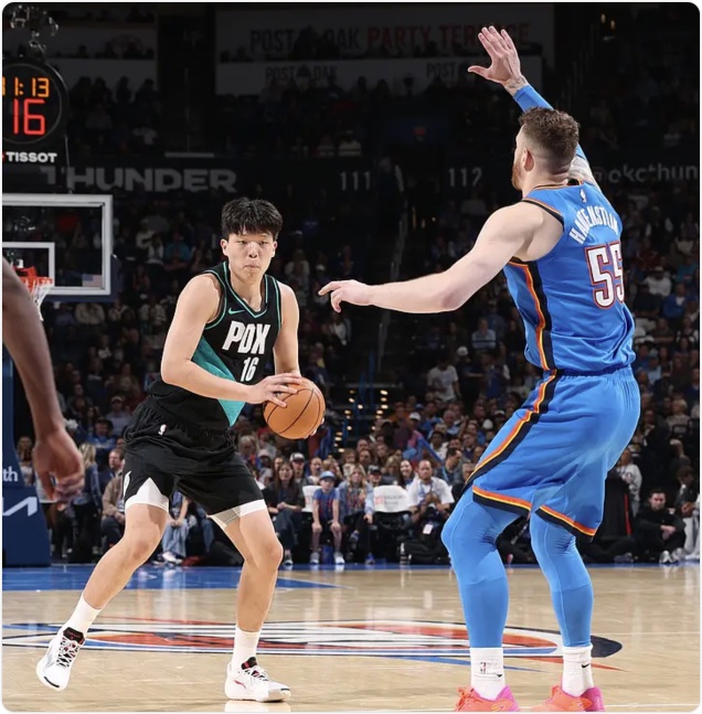 杨汉森8分4篮板3助攻引发热议！ NBA生涯得分超越周琦 中国球员历史第五